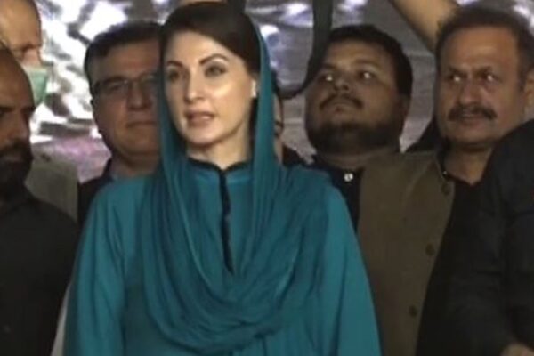 کہتے ہیں ادارے ایک پیج پر ہیں، عمران خان یاد رکھیں صفحہ پلٹتے دیر نہیں لگتی: مریم نواز
