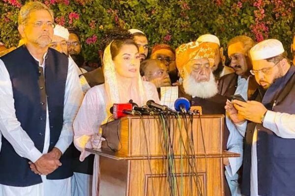 بیساکھیوں پر کھڑی حکومت جلد اپنے بوجھ سے گرنے والی ہے، مریم نواز