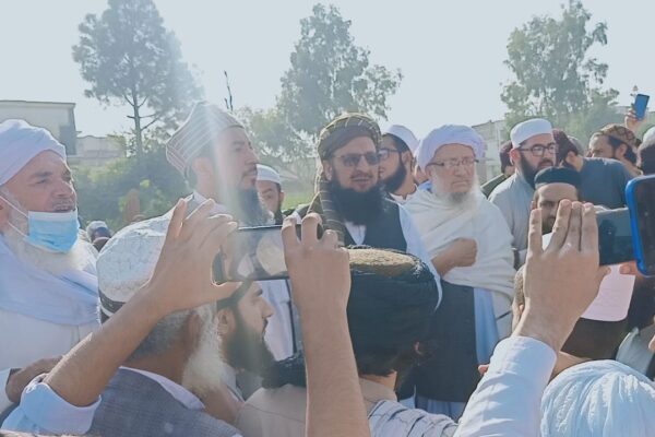 فرانس کے کافروں نے مسلمانوں کے دل چھلنی چھلنی کر دئیے ہیں، او آئی سی  فرانس سے سوشل بائیکاٹ کا اعلان کرے۔  مولانا حامد الحق