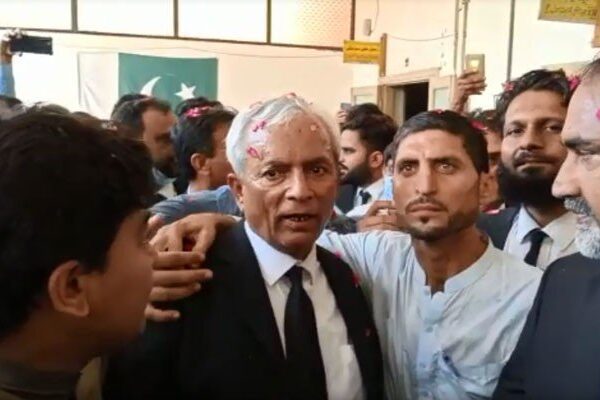 پولیس سے جھگڑے پر گرفتار لیگی رہنما نہال ہاشمی اور بیٹوں کی ضمانت منظور