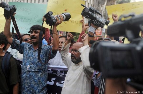 پاکستان: صحافی کے لاپتہ ہونے کے بعد سوشل میڈیا پر رد عمل