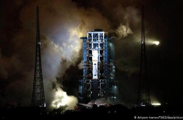 چین کی بڑھتی ہوئی خلائی طاقت، چاند سے پتھر لائے جائیں گے