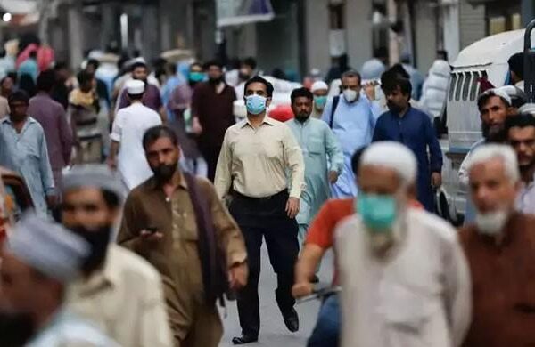 کورونا کے بڑھتے کیسز کے باوجود شہری ماسک کی پابندی سے گریزاں