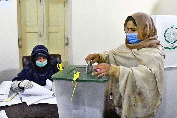 گلگت بلتستان اسمبلی کے حلقہ جی بی اے 3 گلگت 3 کے انتخابات کیلیے ووٹنگ