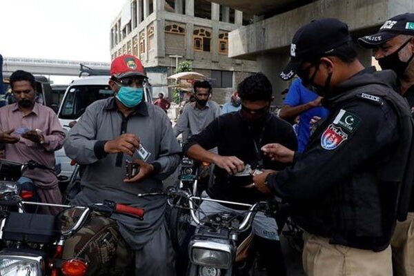 کراچی میں ماسک نہ پہننے والوں پر 500 روپے جرمانہ کرنے کا حکم