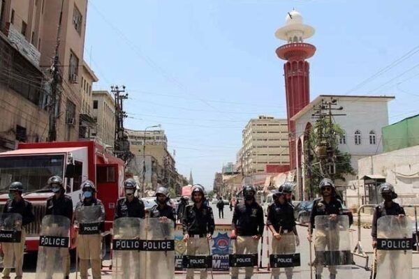 کراچی میں کورونا کا پھیلاؤ روکنے کیلیے کریک ڈاؤن کا فیصلہ