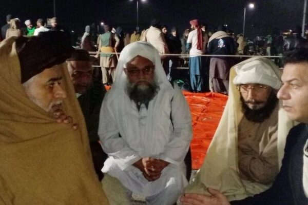 فیض آباد دھرنا: حکومت سے ’معاہدے‘ کے بعد خادم حسین رضوی اور ان کی جماعت تحریک لبیک کا دھرنا ختم، ٹریفک اور موبائل سروس بحال