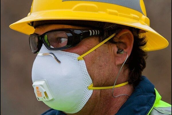 فلٹر والا مہنگا ماسک، کورونا وائرس کو پھیلنے سے نہیں روکتا، تحقیق