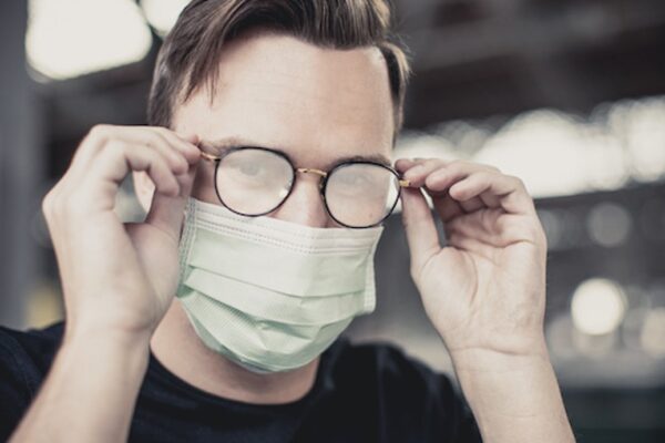 کیا آپ بھی ماسک کی وجہ سے چشمے پر دھند سے پریشان ہیں؟