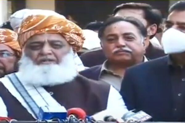 کوئی طاقت کل کے جلسے کو روکے گی تو عوام کا سیلاب اسے بہا کر لے جائے گا: فضل الرحمان