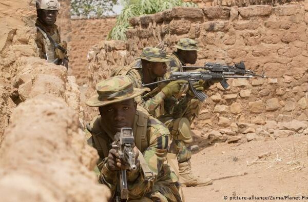 مالی میں فرانسیسی فضائی حملے میں 50 سے زائد افراد ہلاک