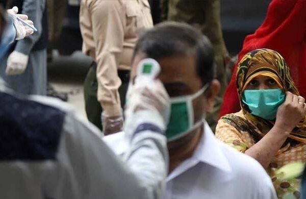 پاکستان: چار ماہ کے دوران ایک روز میں سب سے زیادہ کورونا کیسز، شرح 6 فیصد سے تجاوز