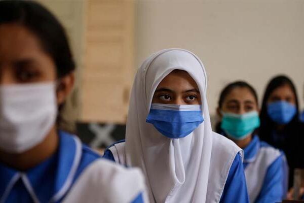 پاکستان: کورونا کی دوسری لہر میں تیزی، 2 ماہ بعد مثبت کیسز کی شرح 4 فیصد سے زائد