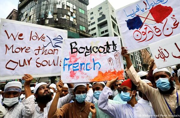 بنگلہ دیش میں فرانس مخالف مظاہرہ، ہزاروں افراد شریک