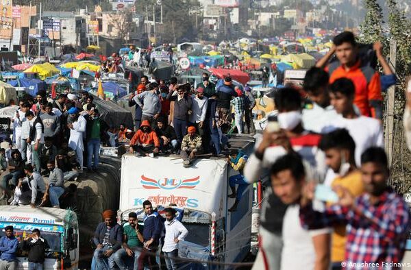 بھارت: کسانوں کا ’دہلی چلو‘ مارچ جاری، حکومت کے آگے جھکنے سے انکار