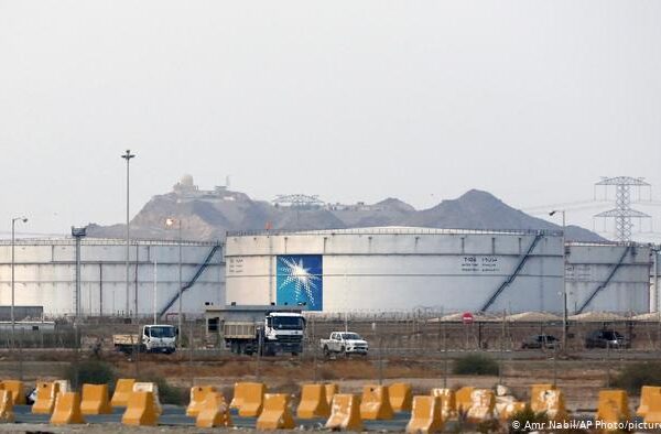 حوثی باغیوں کا سعودی تیل تنصیب پر میزائل حملہ