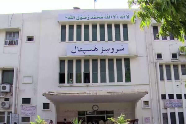 کورونا کیسز میں اضافہ: میو کے بعد سروسز اسپتال میں بھی آپریشن تھیٹر بند