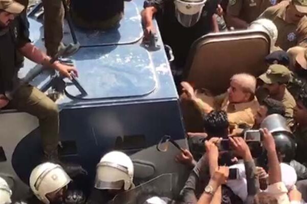 احتساب عدالت کا شہباز شریف کو بلٹ پروف گاڑی فراہم کرنے کا حکم