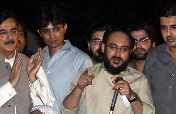 ملتان میں ریلی نکالنے پر یوسف رضا گیلانی کے چاروں بیٹوں کیخلاف مقدمہ درج