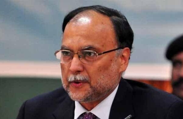 جب 425 استعفے آئیں گے تو ضمنی نہیں جنرل الیکشن ہوں گے۔ احسن اقبال
