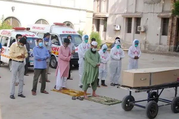 پاکستان میں کورونا سے اموات کی شرح 2.3 اور دنیا بھر کی 2.21 فیصد