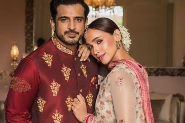 مصروفیت کی وجہ سے ایک ساتھ نہیں، اداکارہ فریال کی دانیال سے علیحدگی کی تردید