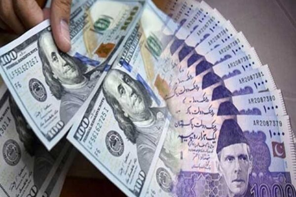 ڈالر کے مقابل روپے کی قدر بڑی تنزلی سے بچ گئی
