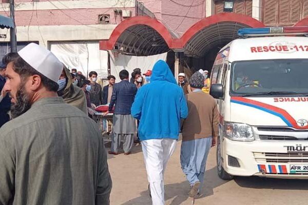 خیبرٹیچنگ اسپتال واقعہ، ڈاکٹر سمیت 7 ملازمین معطل