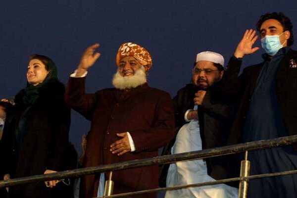 لاہور جلسہ میں یا اِدھر یا اُدھر نہیں ہو سکا