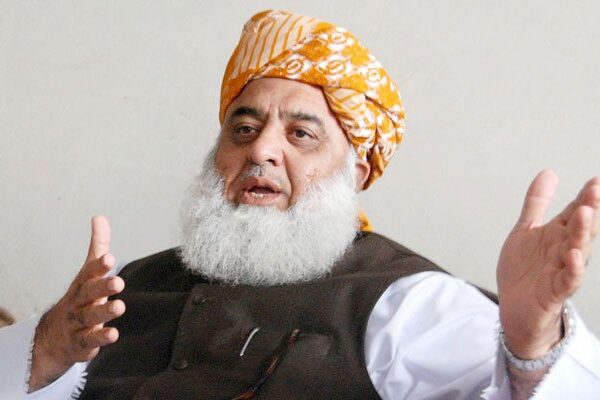 مسلح جتھوں سے متعلق وزارت داخلہ کا مراسلہ سیاسی دباؤ کی کوشش ہے: فضل الرحمان