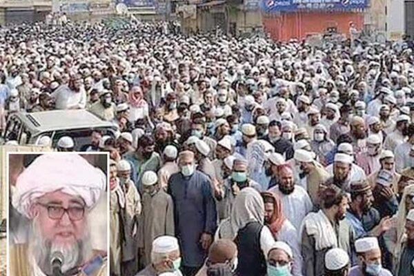 مفتی زرولی کی نماز جنازہ، طلبہ سمیت ہزاروں شہری شریک