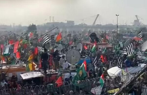 لاہور میں پی ڈی ایم کا جلسہ، قافلوں کی مینار پاکستان آمد کا سلسلہ جاری