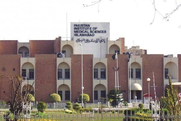 پمز اسپتال میں ایم ٹی آئی آرڈیننس کے خلاف احتجاج 17 روز سے جاری