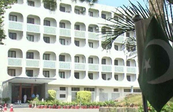 پاکستان نے بھارتی وزیراعظم کا مقبوضہ کشمیر میں جمہوریت کا دعویٰ مسترد کر دیا