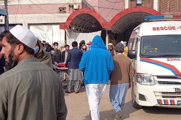پشاور: خیبر ٹیچنگ اسپتال میں ایک مرتبہ پھر آکسیجن کم ہونے کا واقعہ