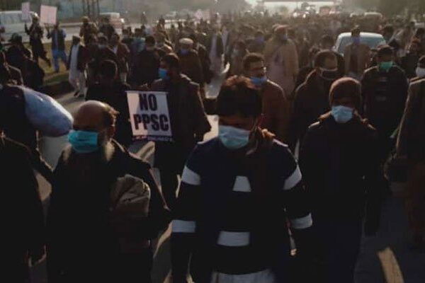 کامیاب مذاکرات کے بعد اساتذہ کا بنی گالہ کے باہر احتجاجی دھرنا ختم