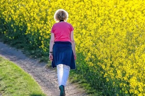 خواتین چہل قدمی کو معمول بنائیں اور بلڈ پریشر سے نجات پائیں