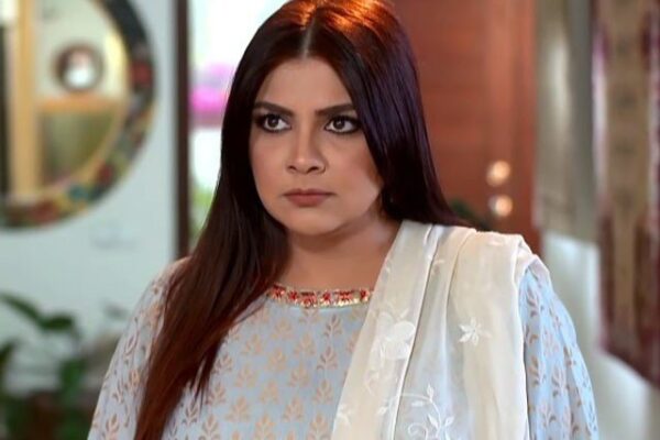 فائزہ حسن نے ڈرامہ سیریل ’’ نند ‘‘ چھوڑنے کی وجہ بتا دی