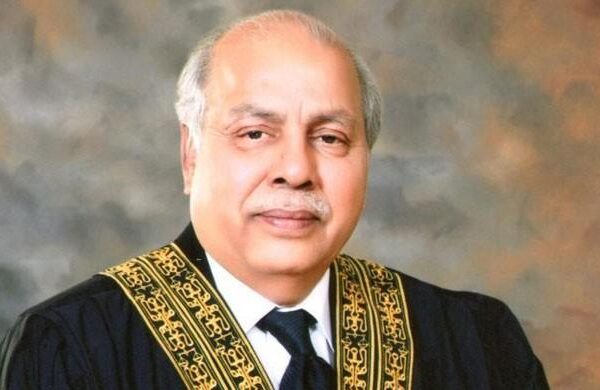 حکومت کا کام قانون بنانا ہے اور عدالتیں عملدرآمد کراتی ہیں، چیف جسٹس
