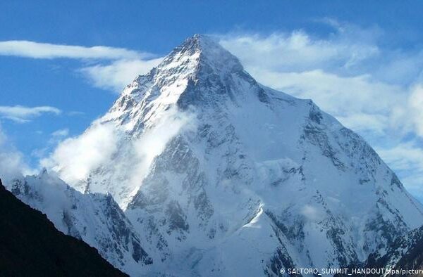 سرما میں کے ٹو کو سر کرنے کا ریکارڈ نیپالی کوہ پیماؤں کے نام