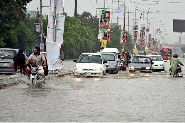 لاہور سمیت پنجاب کے مختلف شہروں میں بارش اور ژالہ باری