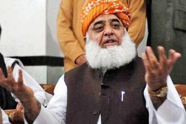 نالائق و نااہل حکومت کے دھڑکن تختے میں اب زیادہ دیر نہیں، فضل الرحمن