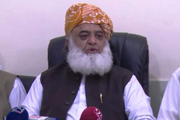اسلام آباد سے ناجائز قبضہ چھڑانے کیلیے جدوجہد کر رہے ہیں: فضل الرحمان