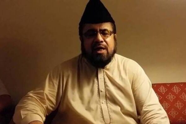 چچا نے عبدالقوی سے مفتی کا اعزاز واپس لے لیا، موبائل بھی چھین لیا