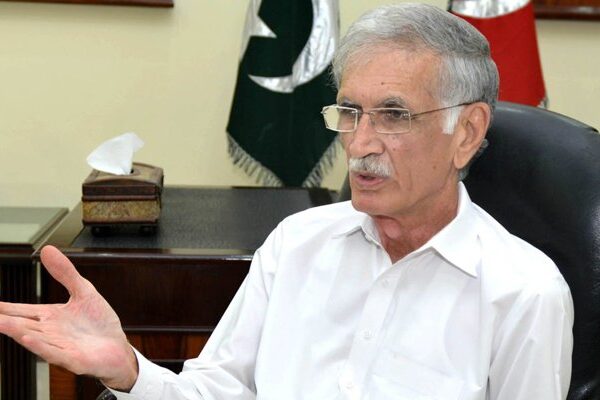 سڑکوں پر نکل کر حکومت کے خاتمے کی بات کرنا غلط ہے، پرویز خٹک