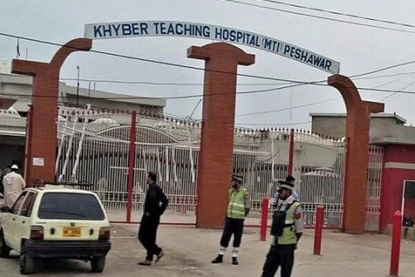خیبرٹیچنگ اسپتال واقعہ: تحقیقات کا دائرہ وسیع، 2 سابق ڈائریکٹرز کیخلاف کارروائی