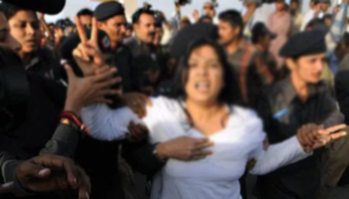 Police Constable, Female Lawyer Quarrel