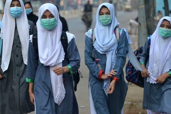 سرکاری تعلیمی اداروں میں گرمیوں کی چھٹیوں میں ایک ماہ کمی