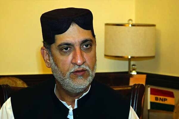 آرڈیننس جاری کرنے پر صدر مملکت کے خلاف مقدمہ ہونا چاہیے: اختر مینگل