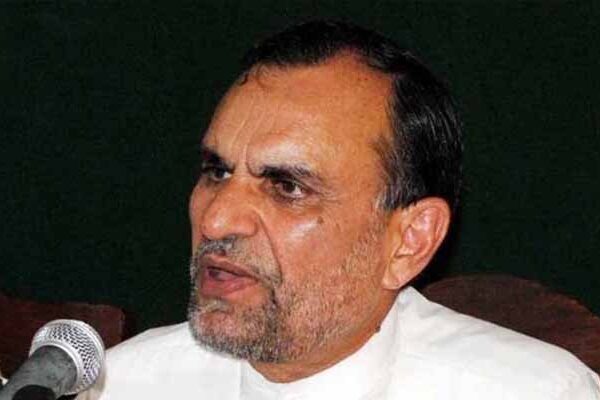 ’مافیا سے نہیں لڑ سکتا‘، وزیر ریلوے اعظم سواتی کے اسٹاف آفیسر مستعفی